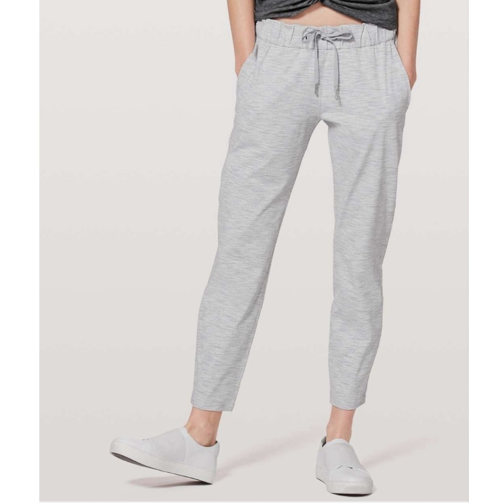 Lululemon On The Fly Pant Size 2 Wee Are From Space Nimbus Battleship Print